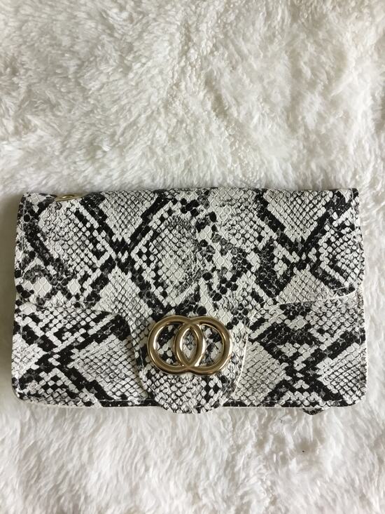 Shopeunoia Boutique Handbags - White Faux Snake Leather Metal Rings Gold Chain Crossbody Bag